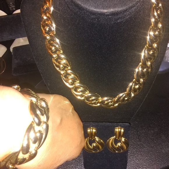 ELEGANT!/ 3PC GOLDENTONE NECKLACE SET ❤️ - Picture 10 of 10